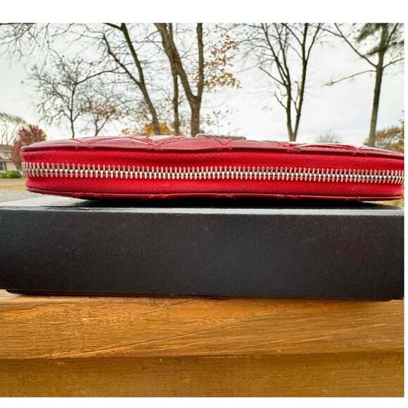 Authentic CHANEL CC Red Quilted Patent Leather Zip Wallet W/ Box - Picture 4 of 8